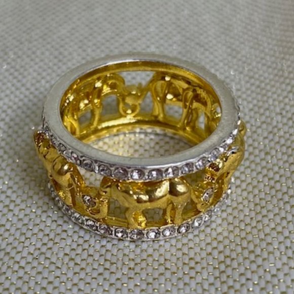 💖Delightful and fun Elephant Ring. Set in Gold plating, with CZs. / R67 - Picture 2 of 3